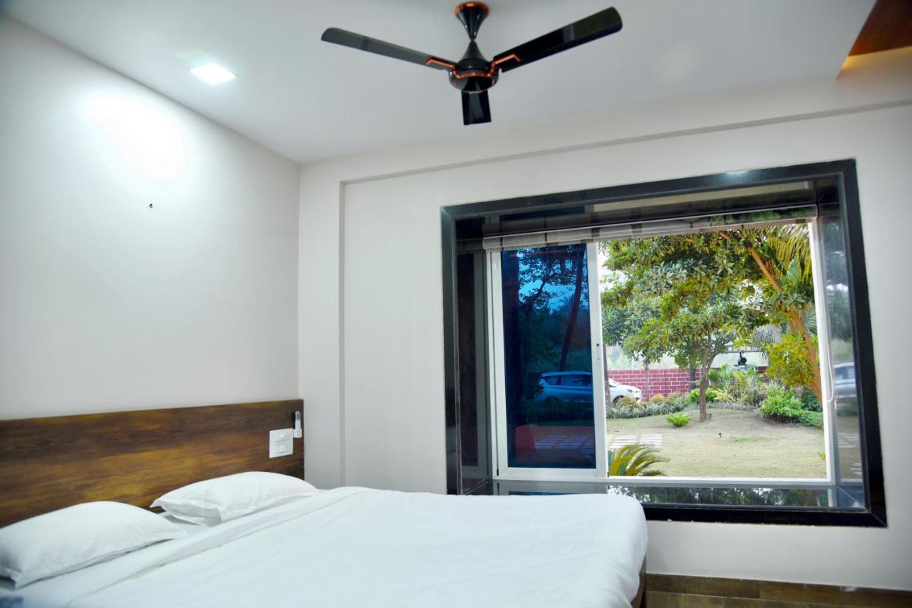 Jimmy Beach Resort Alibag Bagian luar foto